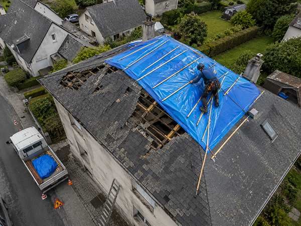 Protection bâche toiture arrachée après tempête à Thury-Harcourt-le-Hom 14220